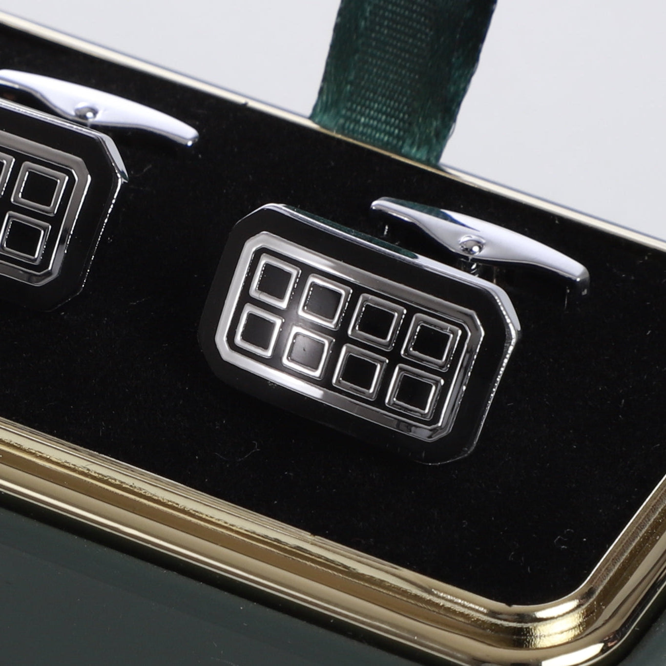 K cufflinks 11