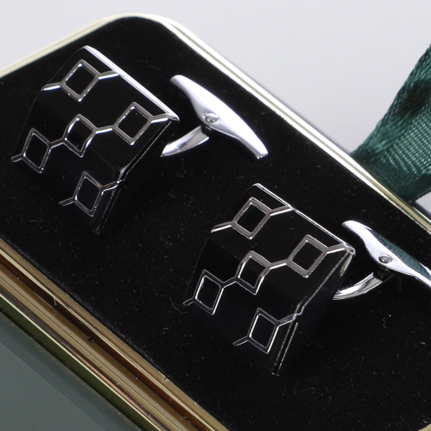 K cufflinks 15