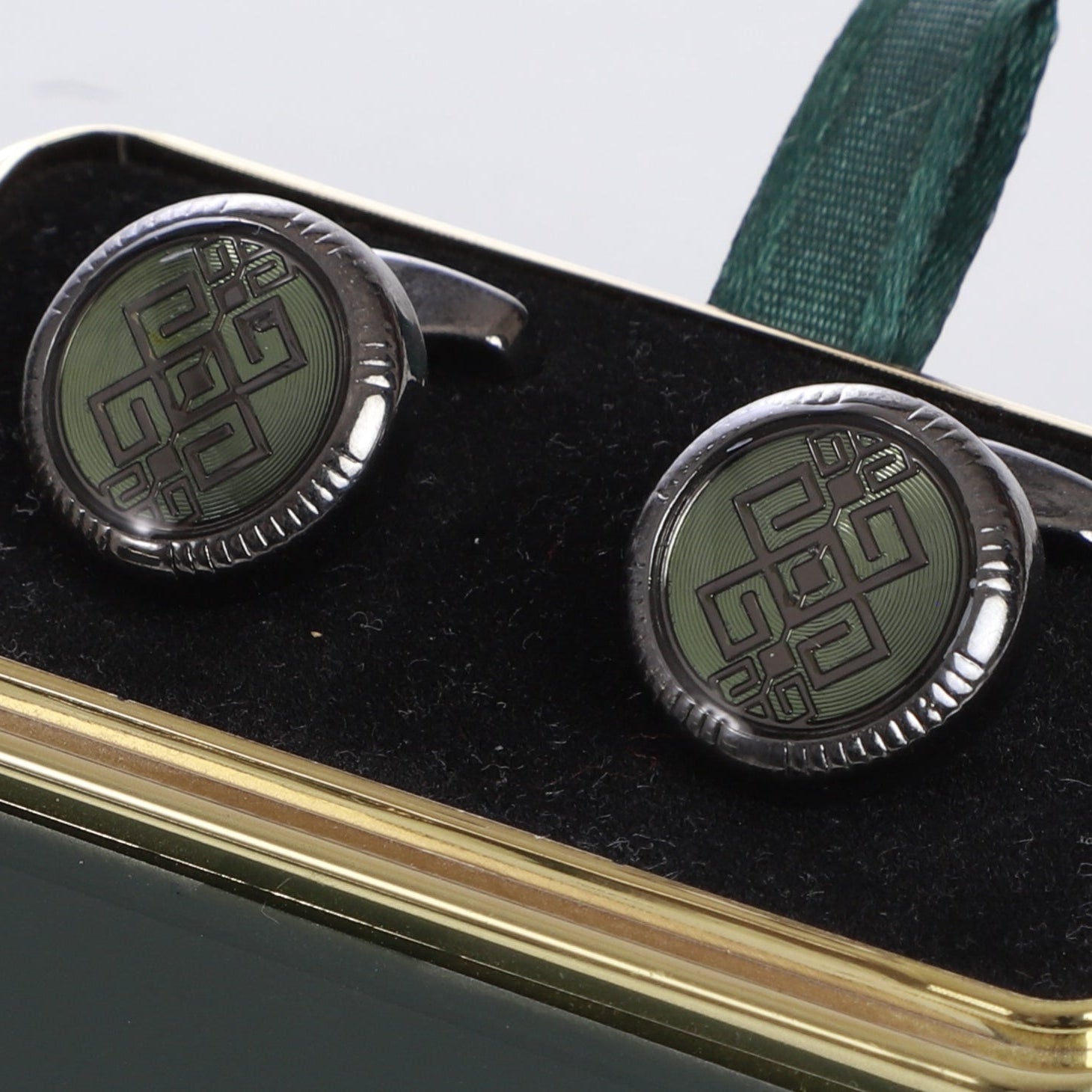 K cufflinks 17
