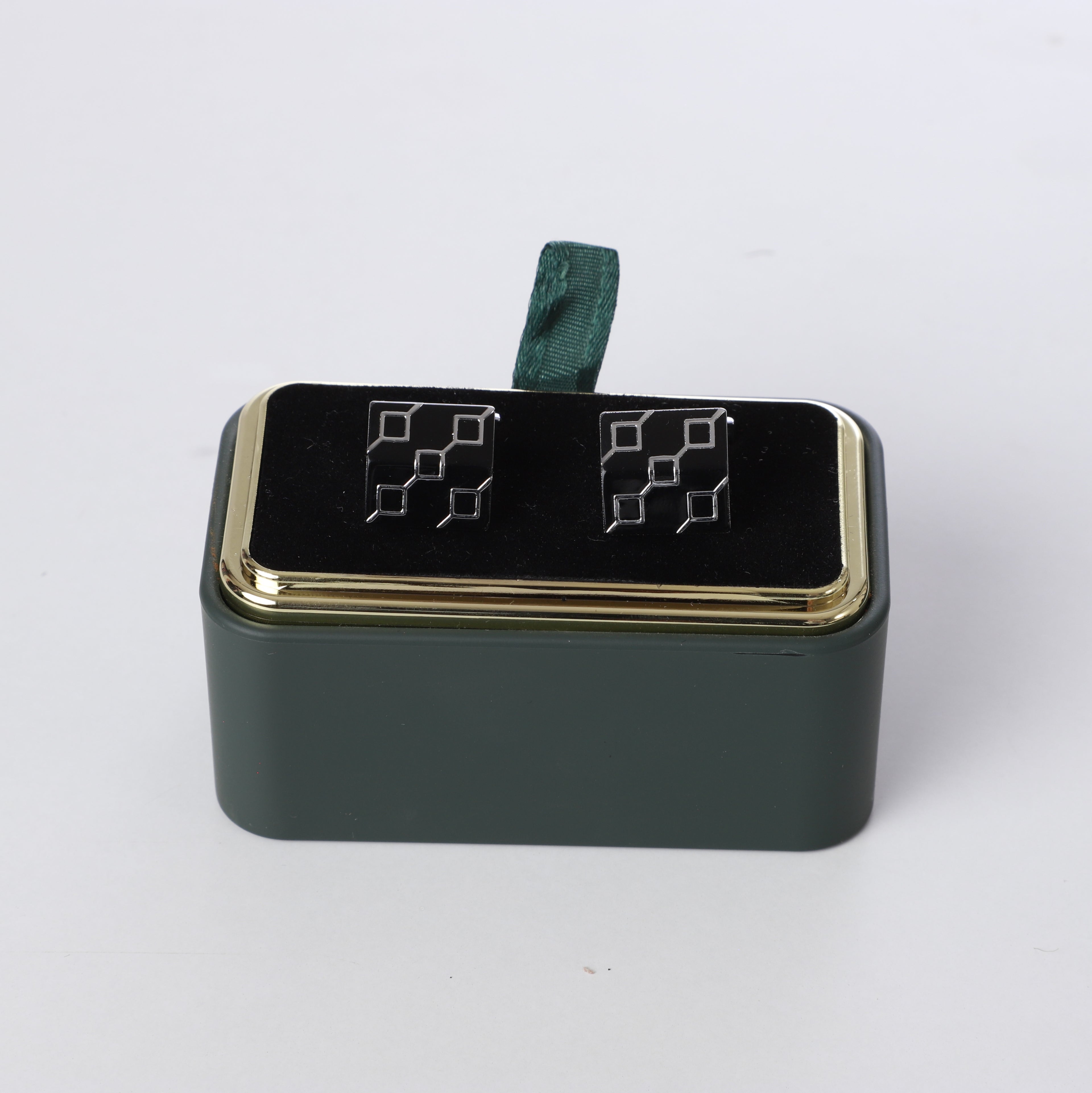K cufflinks 15