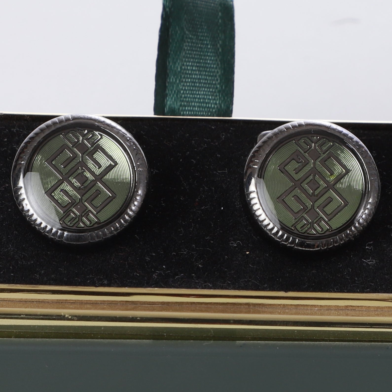 K cufflinks 17