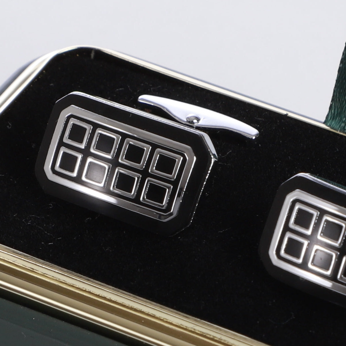 K cufflinks 11