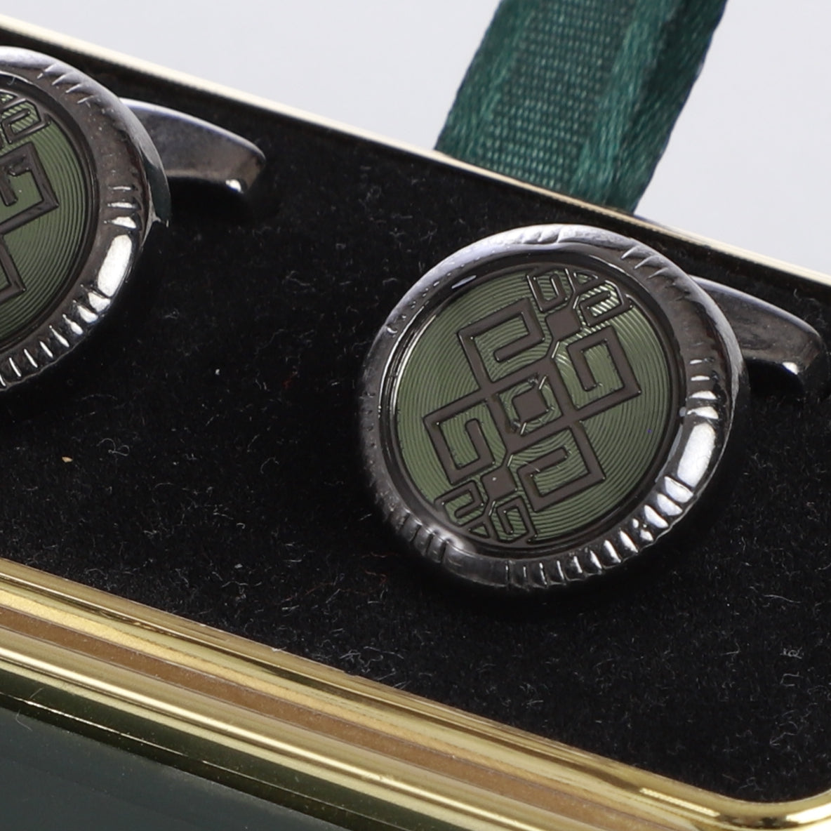 K cufflinks 17