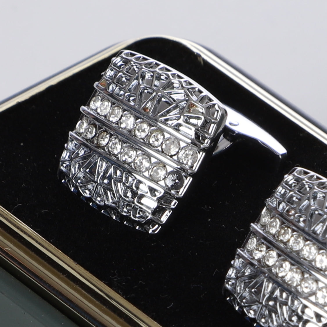 K cufflinks 13