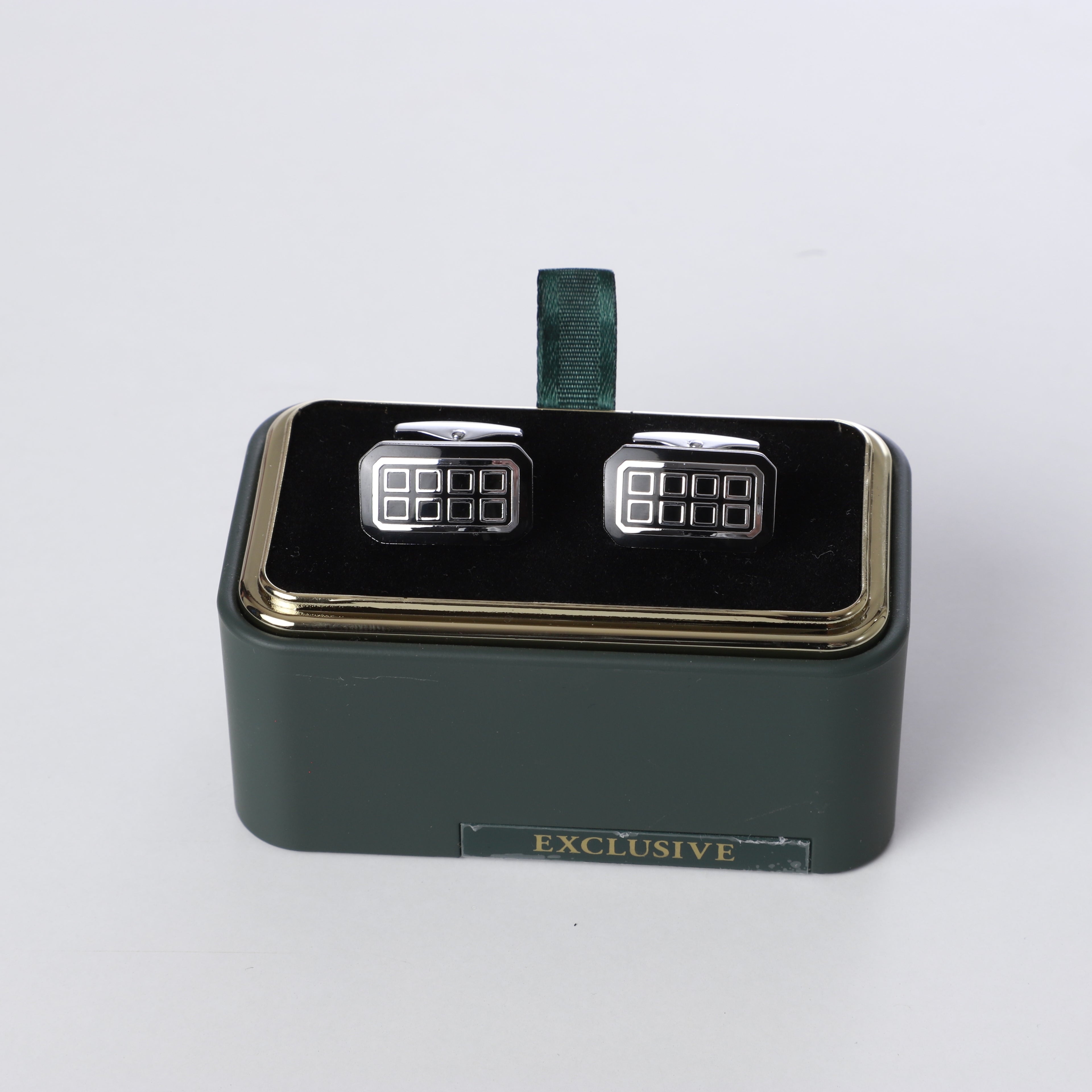 K cufflinks 11