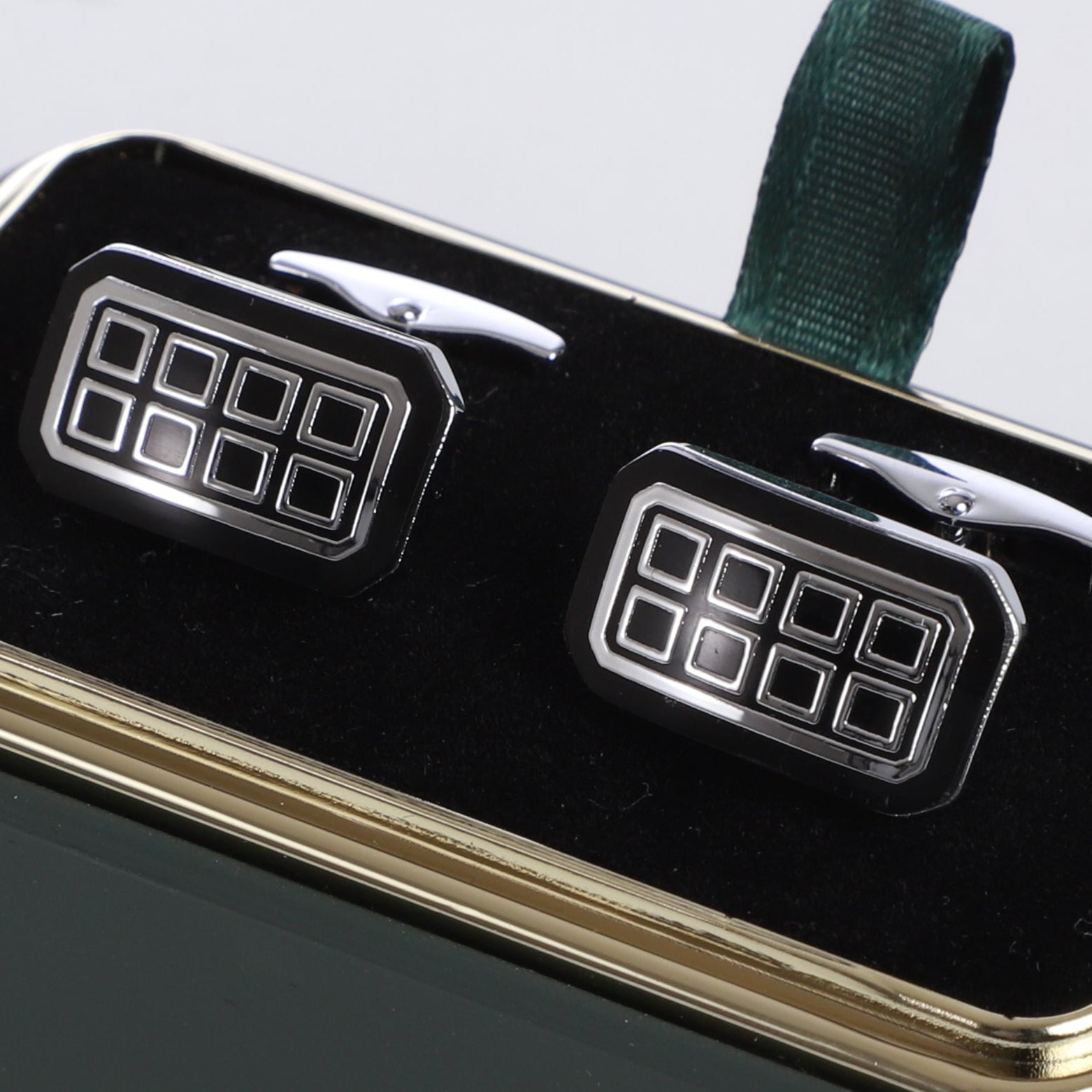 K cufflinks 11
