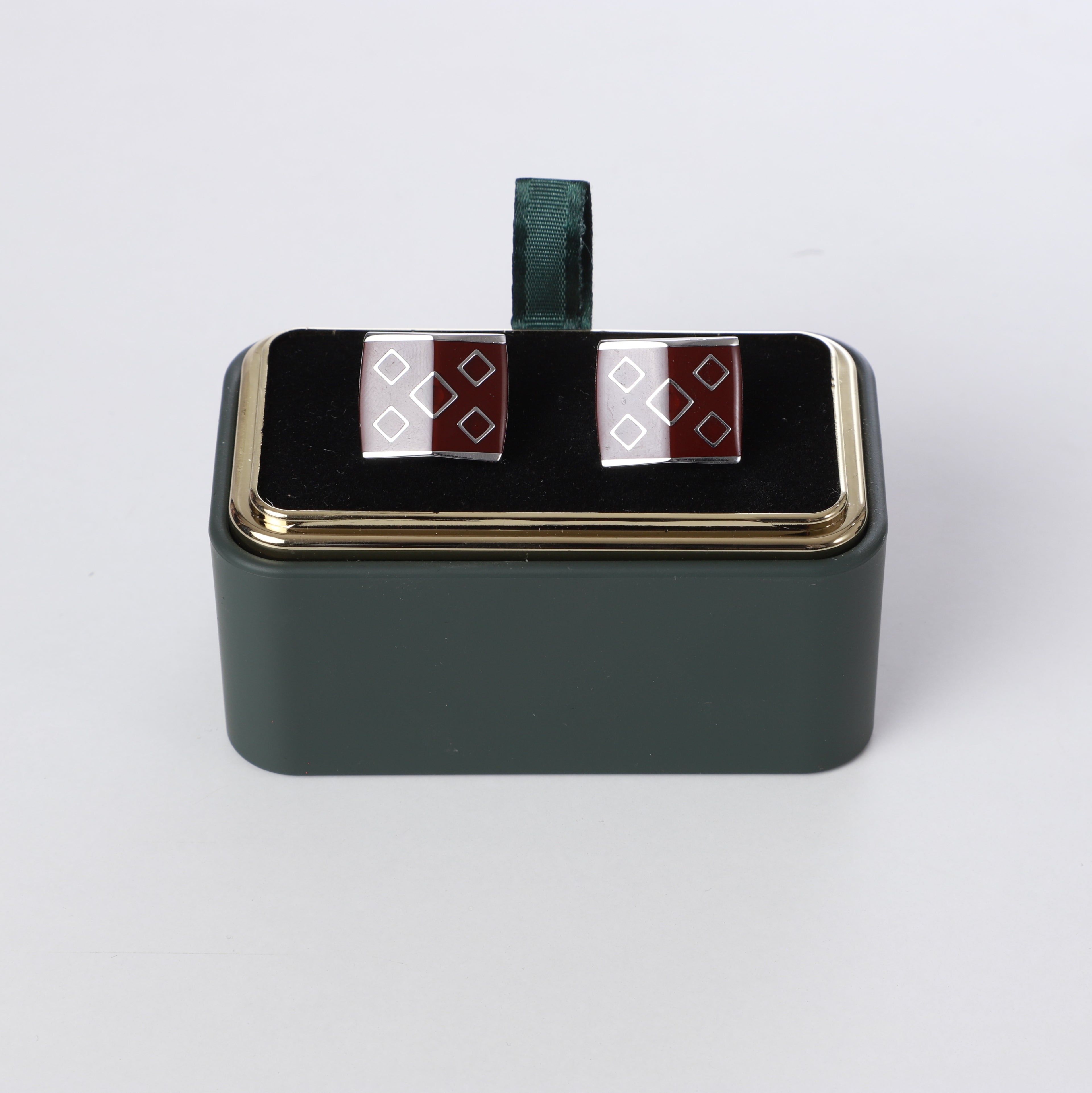 K cufflinks 18