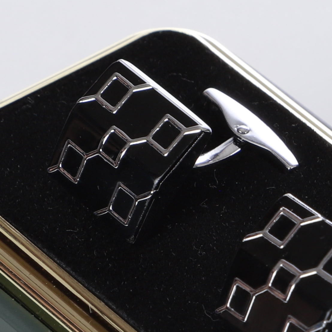 K cufflinks 15